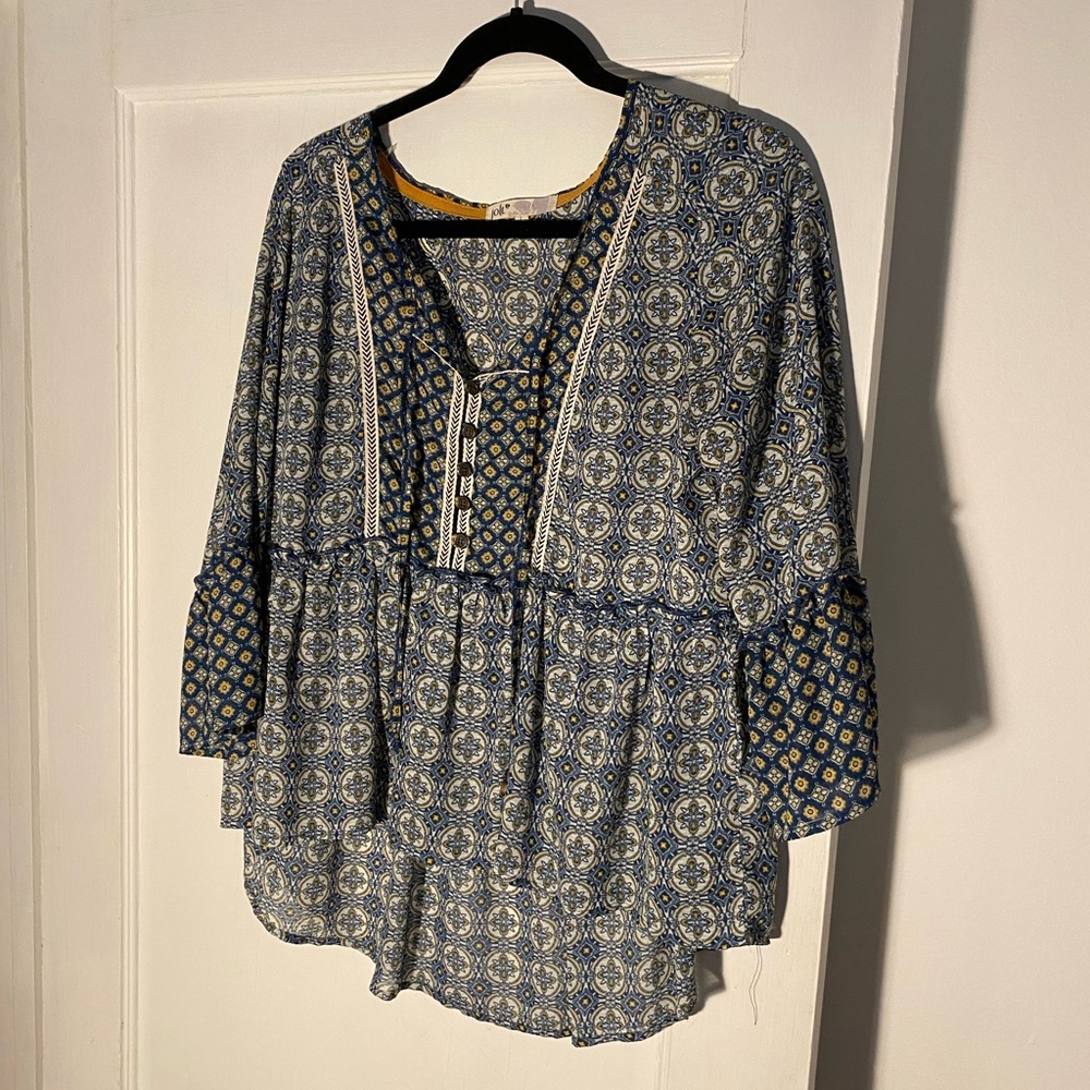 Bohemian-style, bell-sleeves, loose fit, summer top